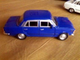 AUTOKOLEKCJA WELLY 1:34 - FIAT125P 
