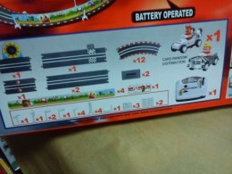 TOR WYŚCIGOWY Z 2 ŚMIESZNYMI AUTKAMI.