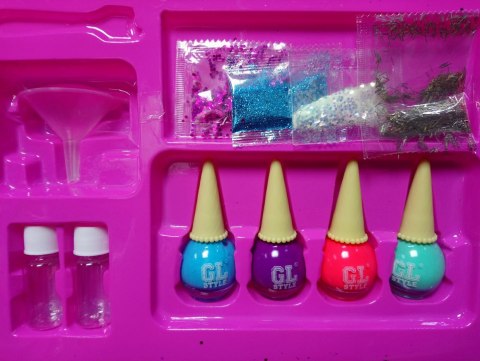 ZESTAW LAKIERÓW DO PAZNOKCI DLA MŁODEJ DAMY