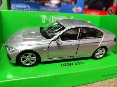 AUTOKOLEKCJA WELLY 1:34 - BMW 335I