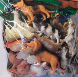 FIGURKI ZWIERZĄT - ZWIERZĘTA DOMOWE 20 szt, Z MATĄ