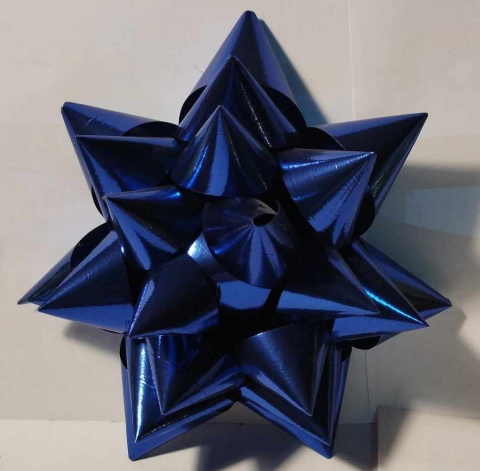 DUŻA KOKARDA PREZENTOWA DO NAKLEJENIA NA PREZENT. BŁYSZCZĄCA ROZETA, ŚR. 15cm