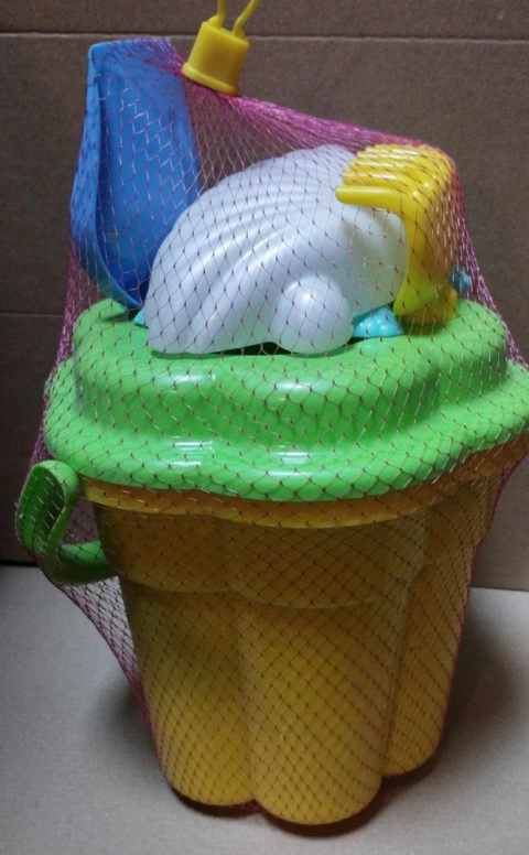 WIADERKO DO PIASKU 18 cm Z AKCESORIAMI