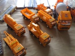 POMARAŃCZOWA KOLEKCJA AUTEK BUDOWLANYCH.